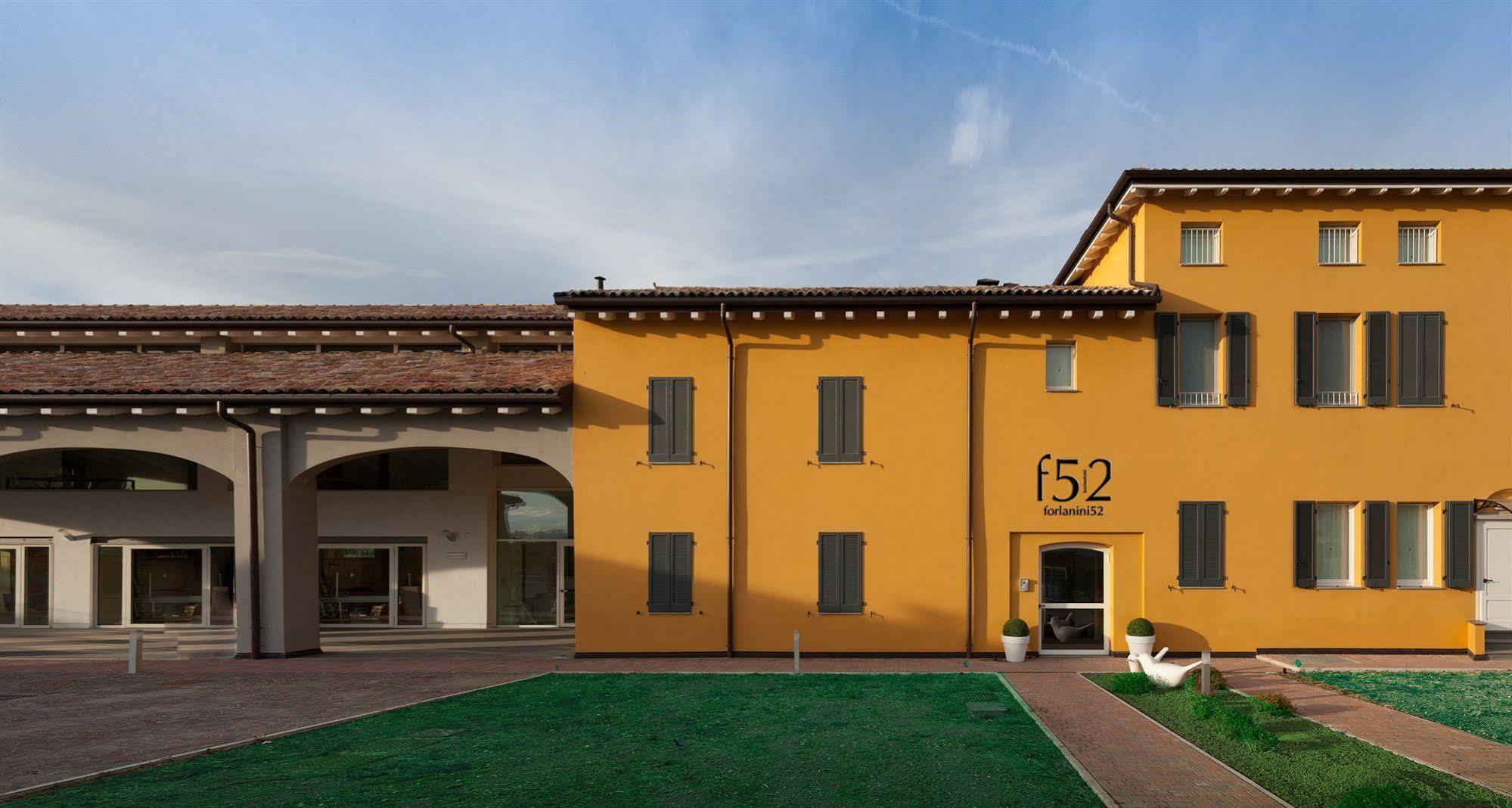 Hotel Forlanini 52 Parma Exterior photo